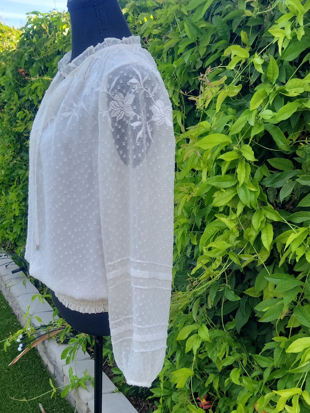 White House Black Market Ivory White Boho Blouse with Floral Embroidery S - Picture 5 of 16
